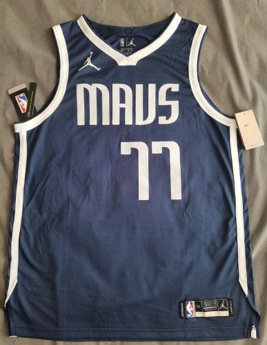 77 Doncic Mavericks 22-23 jersey navy player version